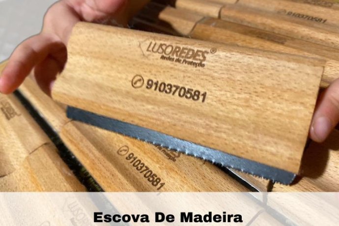 Escova de Madeira para pelos de animais