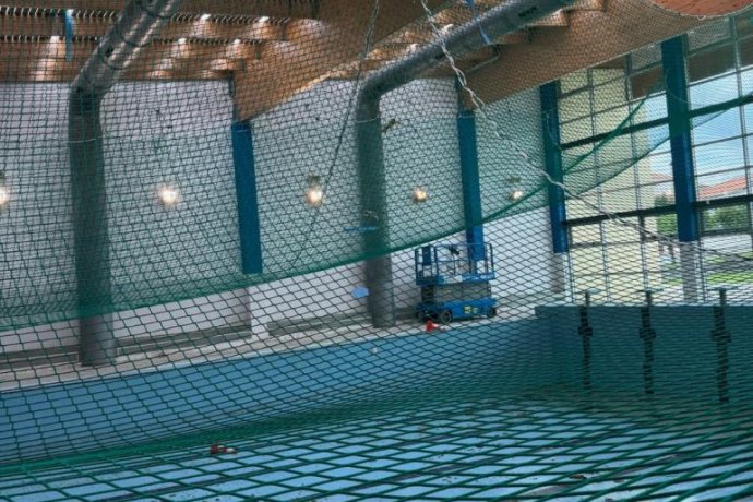 Sistema S - Rede de segurança horizontal certificada EN 1263, ideal para zonas amplas e trabalhos internos.