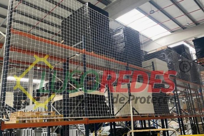 REDES DE PROTEÇÃO EM PRATELEIRAS INDUSTRIAIS