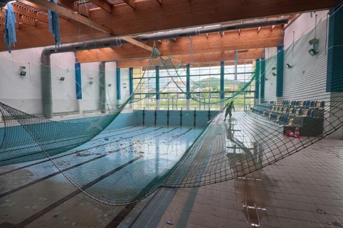 Sistema S - Rede de segurança horizontal certificada EN 1263, ideal para zonas amplas e trabalhos internos.