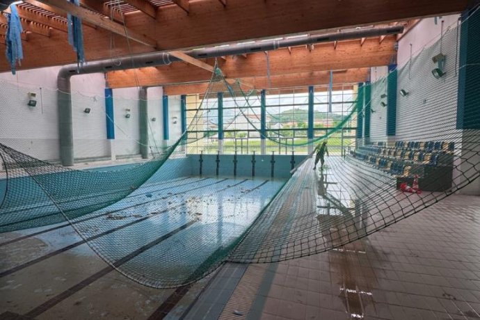 Sistema S - Rede de segurança horizontal certificada EN 1263, ideal para zonas amplas e trabalhos internos.