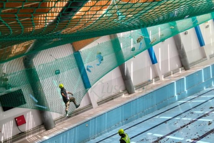 Sistema S - Rede de segurança horizontal certificada EN 1263, ideal para zonas amplas e trabalhos internos.