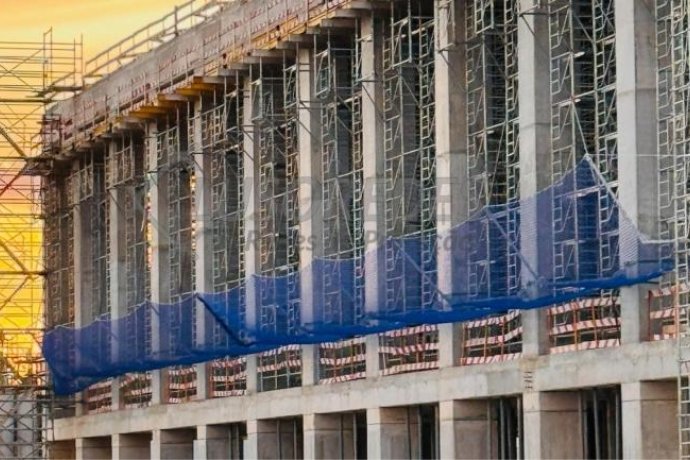 Sistema U - Sistema vertical para fechos temporários, usado em poços de elevador e perímetros de laje a laje.