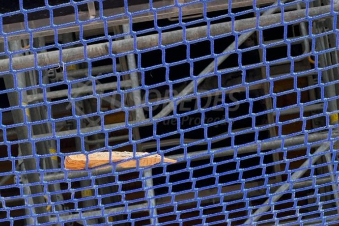 Sistema U - Sistema vertical para fechos temporários, usado em poços de elevador e perímetros de laje a laje.